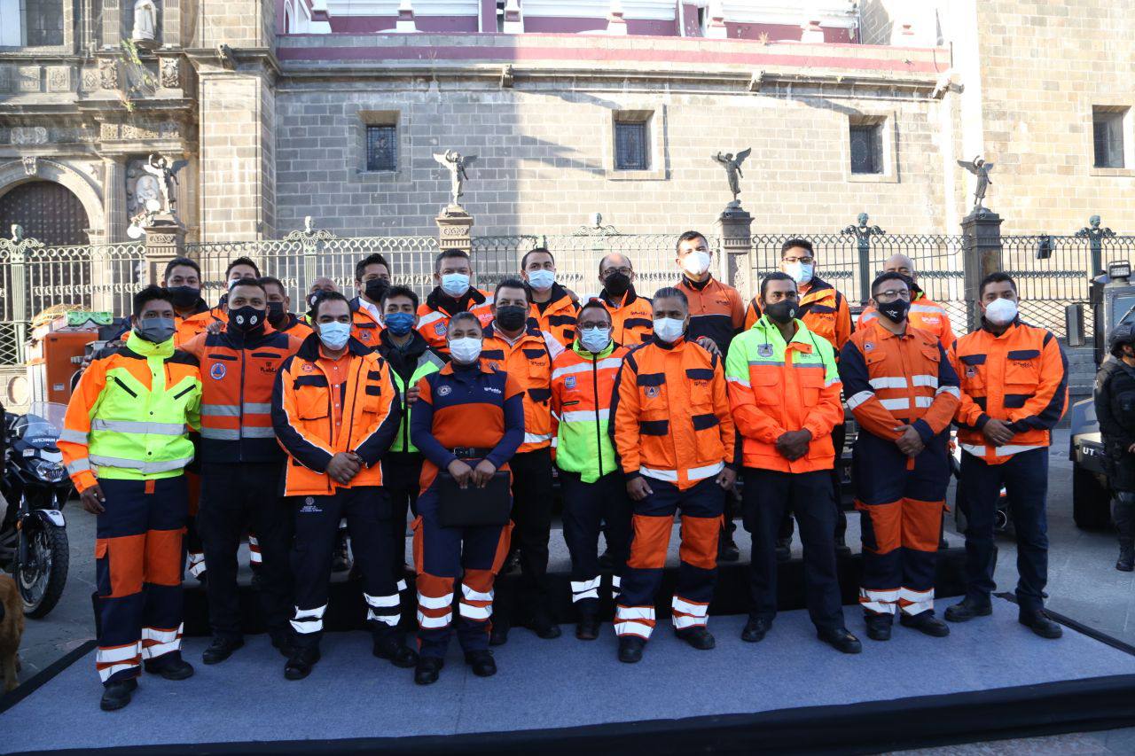 Ayuntamiento de Puebla reconoce a 22 rescatistas de Protección Civil