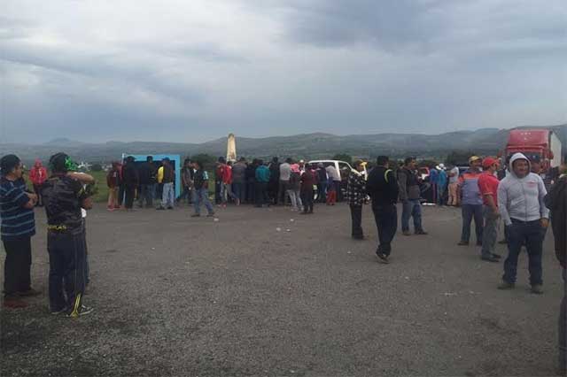  Tras protestas, pobladores de Tezoapan logran liberación de 3 señalados como chupaductos