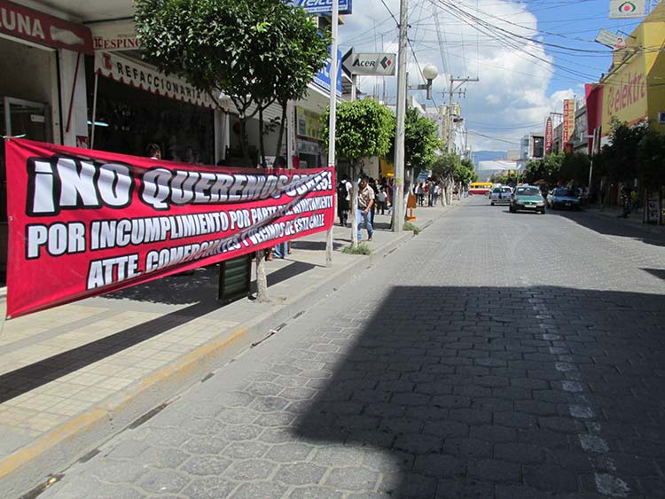 Protestan trabajadores del ISSSTE en Tehuacán