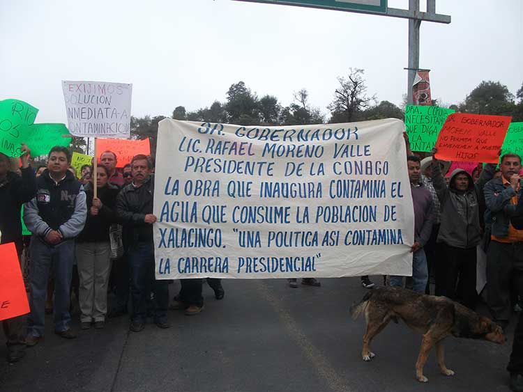 Protestan veracruzanos en franja limítrofe con Puebla; hay un detenido