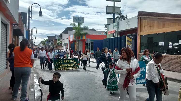 Protestan sanandreseños durante desfile de Independencia