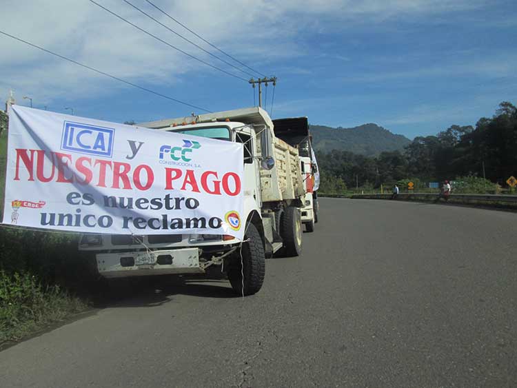 Transportistas protestan contra ICA en la Nuevo Necaxa - Tihuatlán