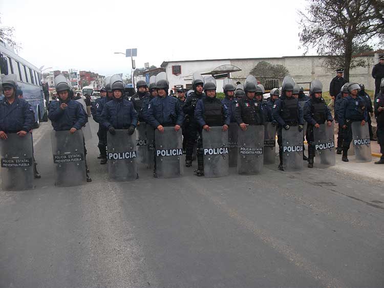 Protestan veracruzanos en franja limítrofe con Puebla; hay un detenido