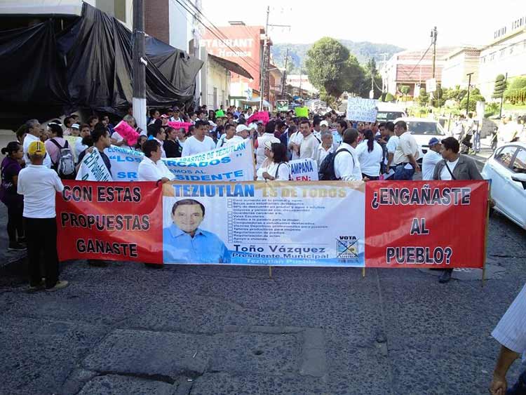 Vive Teziutlán jornada de protestas de comerciantes y tianguistas