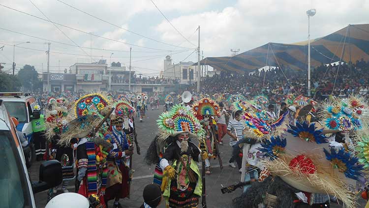 Se manifiestan danzantes contra guerritas en el Carnaval de Huejotzingo