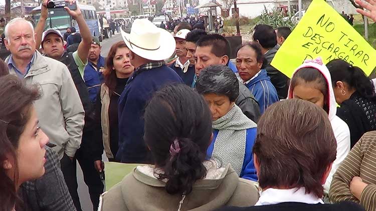 Protestan veracruzanos en franja limítrofe con Puebla; hay un detenido