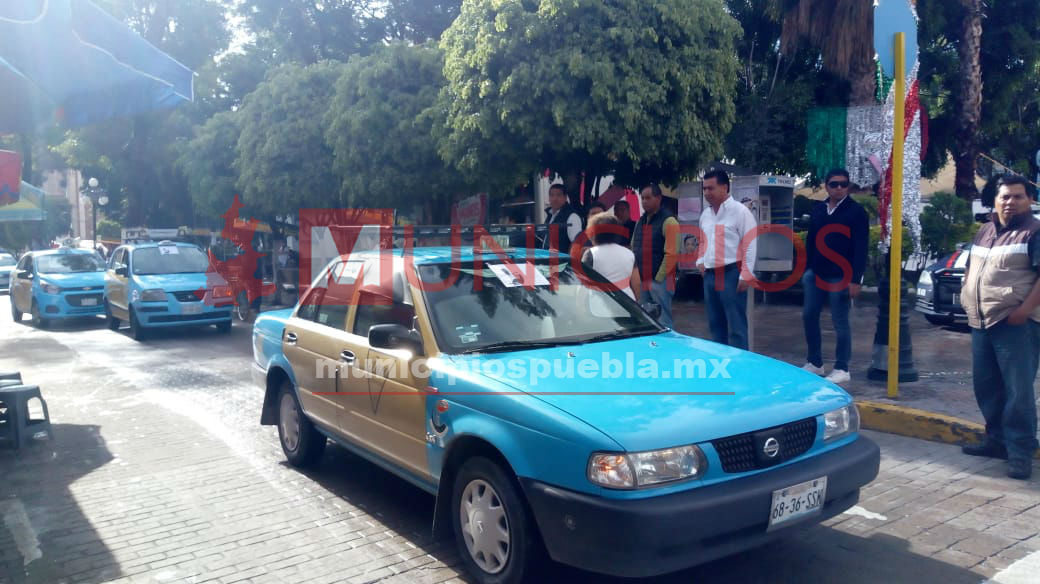 VIDEO: Taxistas de Temexmelucan exigen que aparezca compañero  