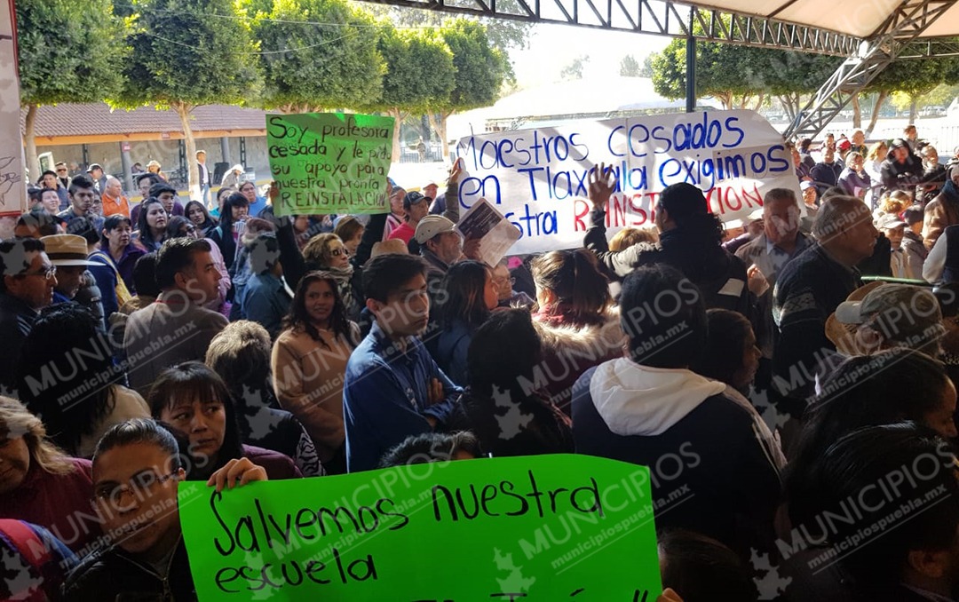 Texmeluquenses se manifiestan en gira de AMLO por Tlaxcala