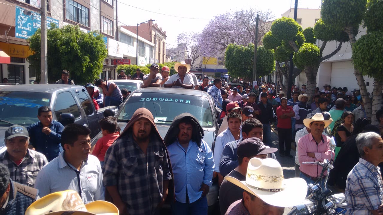 Protestan contra constructora y cierran calles en Tehuacán