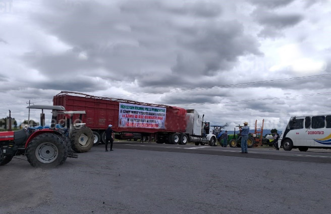 Campesinos bloquean carreteras en varios estados, incluido Puebla