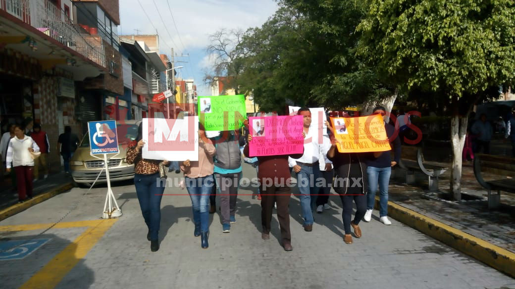 VIDEO: Taxistas de Temexmelucan exigen que aparezca compañero  