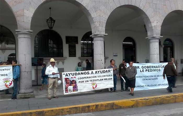 Protestan por cierre de oficinas de la PGJ en Teziutlán