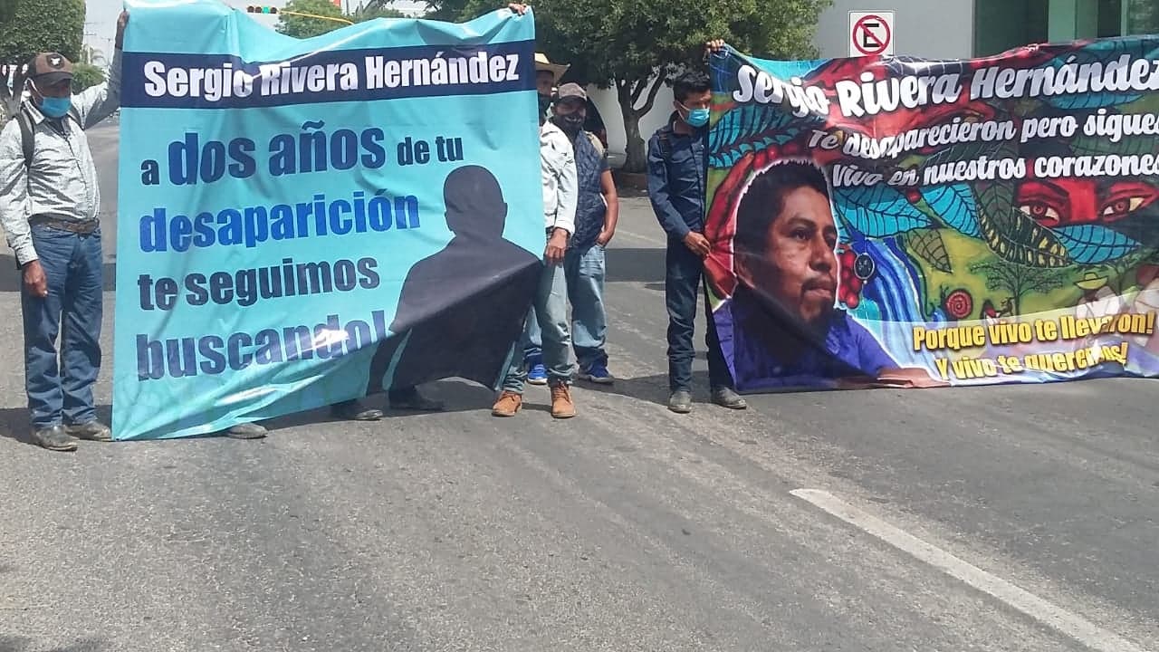 Protestan a dos años de desaparición de activista de la Sierra Negra