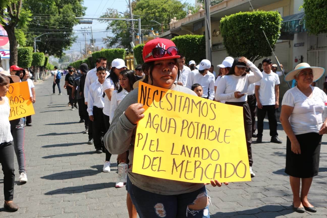Se manifiestan comerciantes para exigir mejoras en el mercado La Purísima