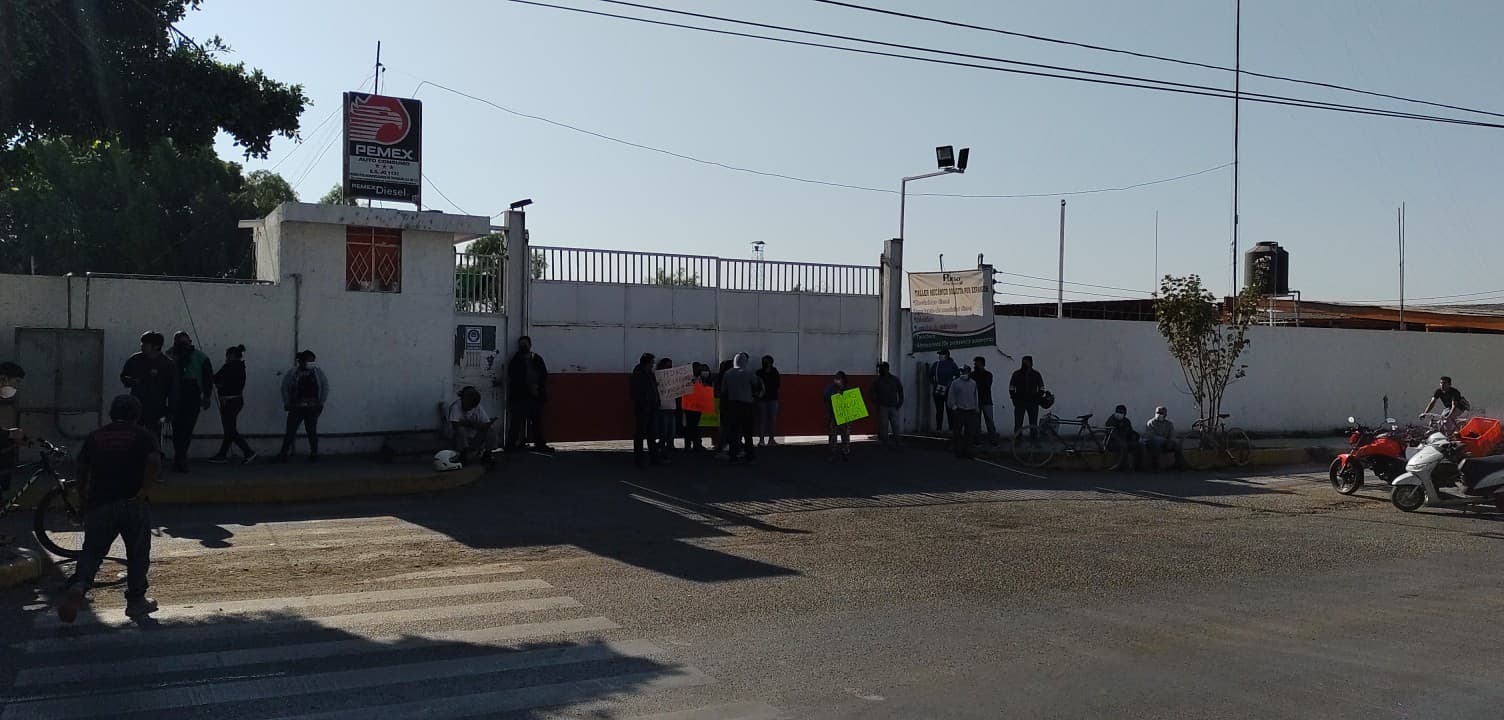 Familia de joven atropellado protesta frente a la empresa Patsa en Tehuacán