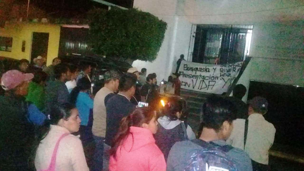 Toman Casa de Justicia y PGR para exigir búsqueda de activista, en Zoquitlán