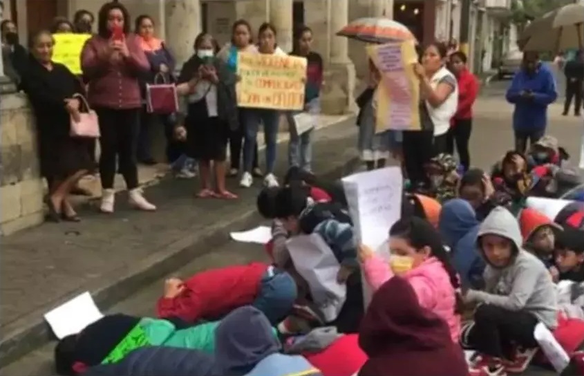 ¡Yo oí balazos!: alumnos protestan contra edil de Zapotitlán de Méndez