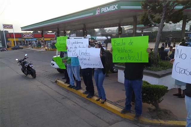 Se manifiestan en gasolinera de Zacatlán contra gasolinazo
