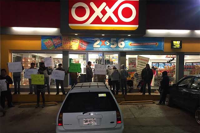 Se manifiestan en gasolinera de Zacatlán contra gasolinazo