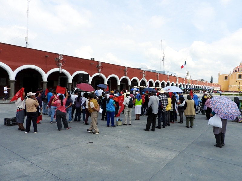 Antorchistas exigen obras del en San Pedro Cholula