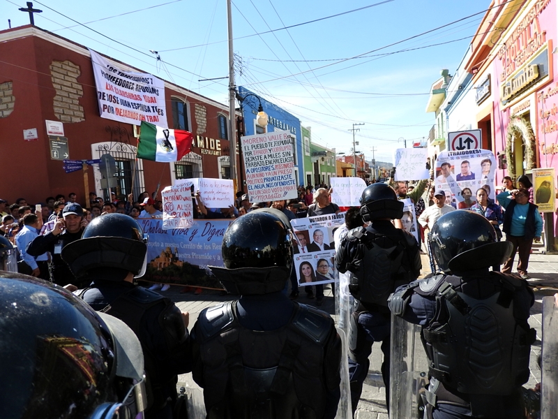 Protestas por gasolinazo enmudecen ante Peña Nieto, en Cholula