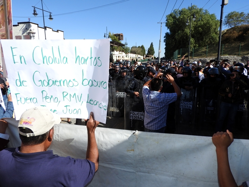 Protestas por gasolinazo enmudecen ante Peña Nieto, en Cholula