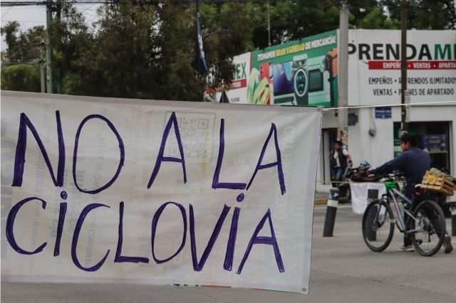 Vecinos protestan por ciclovía en Las Torres y Valsequillo, van tres días