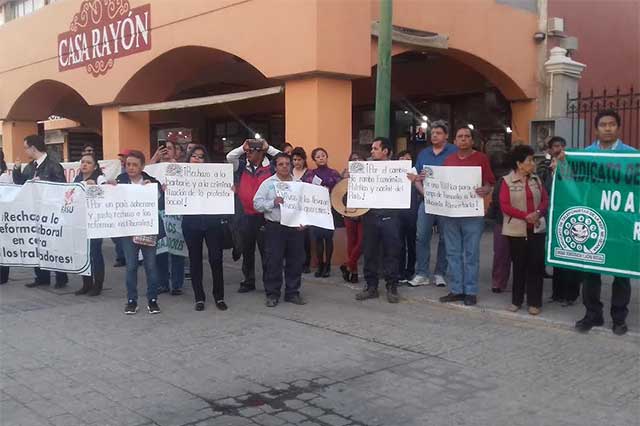 Marchan telefonistas y activistas en Tehuacán contra el gasolinazo