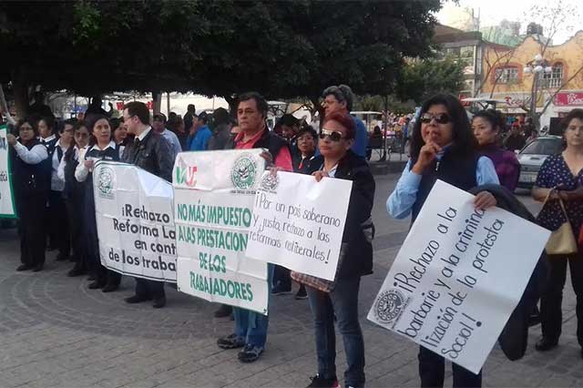 Marchan telefonistas y activistas en Tehuacán contra el gasolinazo