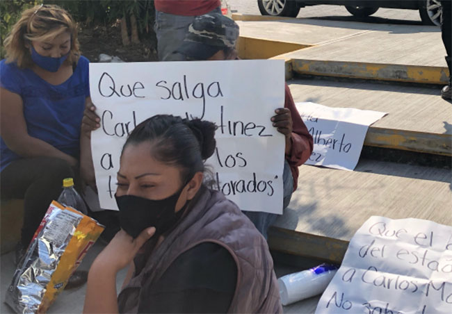 Se manifiestan en el CIS Atlixco por retraso en trámites administrativos