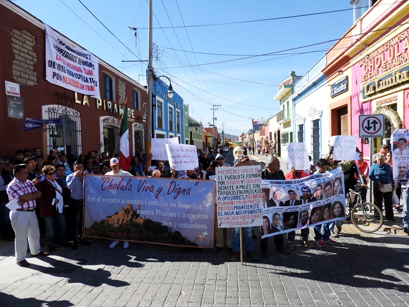 Protestas por gasolinazo enmudecen ante Peña Nieto, en Cholula