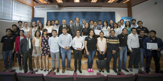 Reconoce Esparza a ganadores de concurso de prototipos tecnológicos