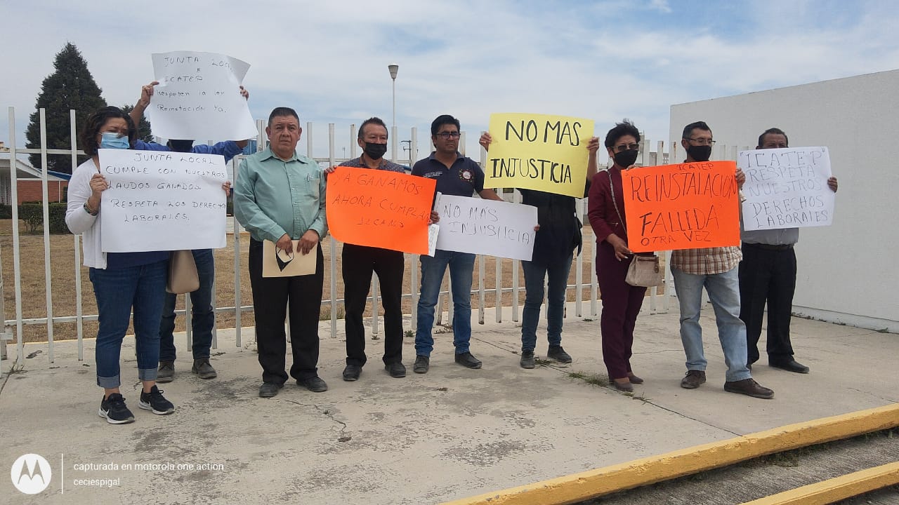 Tras ser despedidos instructores del ICATEP en Texmelucan exigen ser restituidos