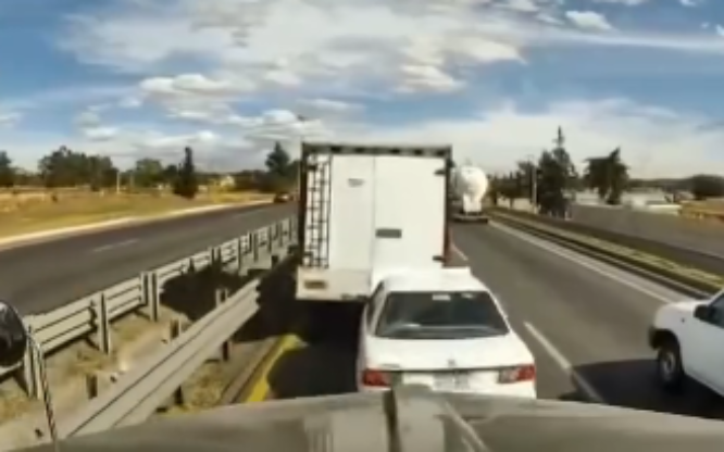 VIDEO Así fue el accidente en la autopista Puebla-Veracruz a la altura de Amozoc