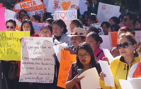 En Tecamachalco realizan caminata contra la violencia hacia las mujeres 