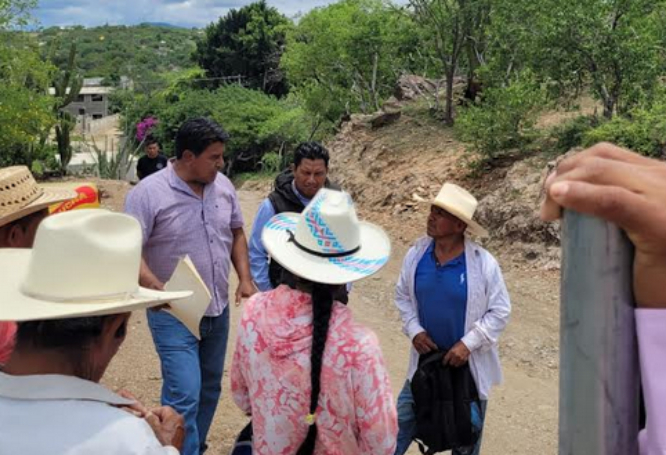 Edil de Xayacatlán se compromete a resolver demandas de vecinos de El Zapotillo