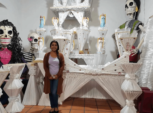 Itzel Dolores Rubí representa a Huaquechula con los altares monumentales en Nueva York