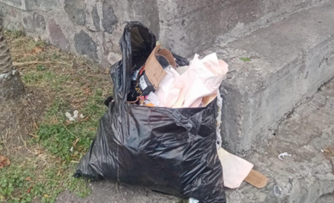 Vecinos de Atlixco dejan bolsas de desechos en lugares emblemáticos 