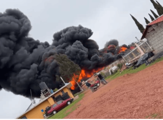 VIDEO Explotan tres pipas con combustible en Ahuazotepec