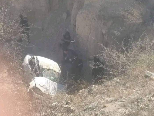 Muere mujer y hombre resulta herido al caer con su vehículo a barranca de Tehuacán