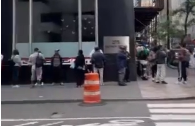 VIDEO Poblanos en Nueva York salen a votar; se registran largas filas