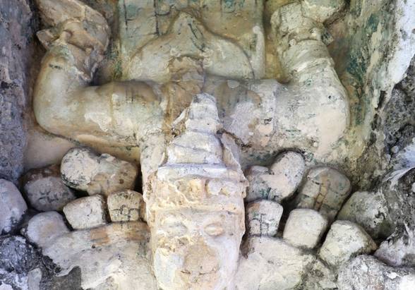Restauran figuras de siete dioses descendentes de Tulum por obras del Tren Maya