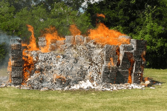 FGR incinera 4 millones de cigarros y más de 60 kilos de narcóticos en Yucatán