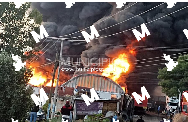 VIDEO Tras explosión se incendia fábrica de ceras en Texmelucan