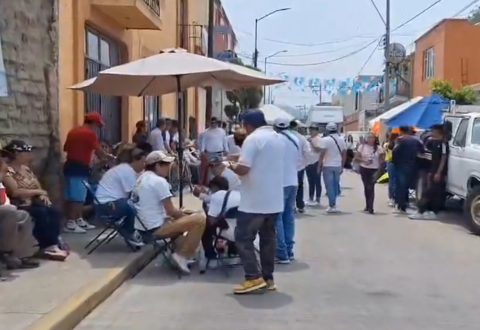 Grupos de morenistas y panistas vigilan consejo municipal en Cholula