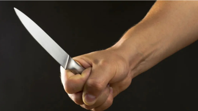 Atacan a comerciante con un cuchillo en el tianguis de Atlixco