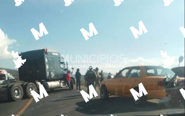Pobladores de Cañada Morelos cierran la carretera federal Azumbilla-El Seco