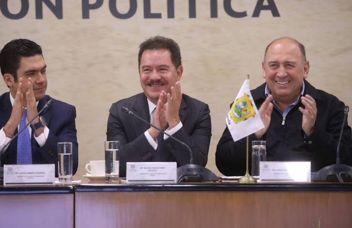 Diálogo sobre reformas del ejecutivo se dará más allá de espacios del Congreso: Mier