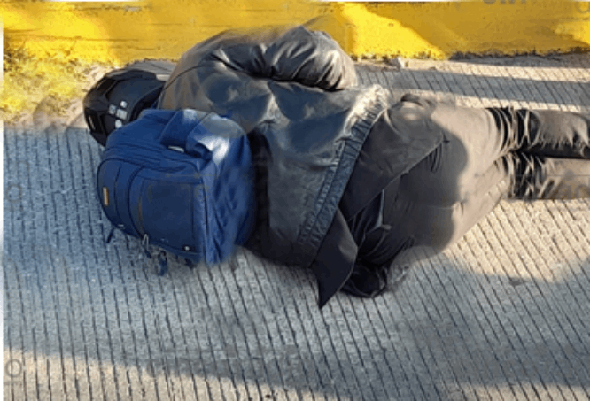 Joven derrapa su moto frente a estación de RUTA de Casa Ángeles