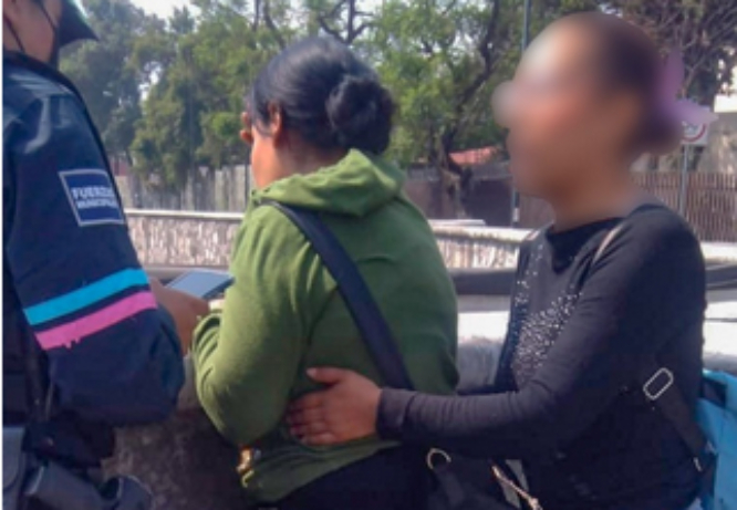 Policías evitan que mujer se aviente de puente en la 2 Norte y el Bulevar 5 de Mayo